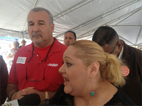 Annette González de Servidores Públicos Unidos (SPU) y el director de AARP en Puerto Rico, José Acarón se opusieron el lunes a las propuestas que la Legislatura evalúa para su aprobación sobre la Reforma en el Sistema de Retiro. (Foto / CyberNews)