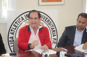 José E. Arrarás será Comisionado de la LAI por los próximos dos años. A su derecha, Carlos Vázquez director de Torneo.(Foto/Suministrada)