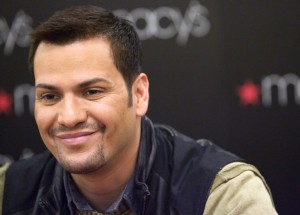 Victor Manuelle Signs Autographs At Macy's In Queens Center Mall