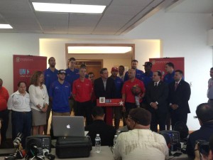 El equipo de Puerto Rico lllegó hoy a la Isla luego de obtener la medalla de plata en el torneo FIBA Américas. (Foto/Suministrada)