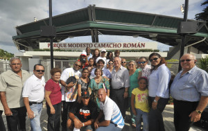  Alcalde junto a Roberto Rivera, legisladores municipales y familia. (Foto/suministrada)