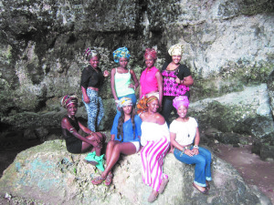 El domingo 17 de agosto, estas chicas tomaron un taller nombrado “Altar de Altares” que ofreció   la profesora María Reinat.