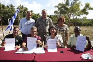 Firman acuerdo Comisionado en Vieques (Foto/Suministrada)
