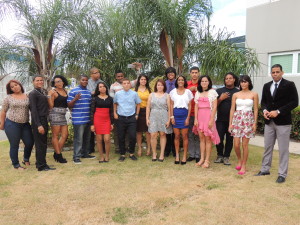 Los 16 estudiantes reconocidos, junto al Rector del Recinto de Río Grande de NUC,  Rafael Navarro.