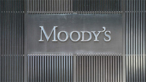 moodys-cuts-banks-rating.si