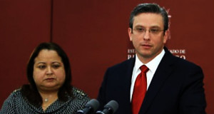 Melba Acosta y el gobernador, Alejandro García Padilla. (Foto/Suministrada)