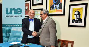 Lcdo. Alberto Maldonado rector de la UNE junto al Dr. Edwin Meléndez. (Foto/Suministrada)