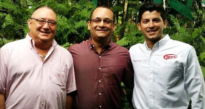 Ricardo ‘Richie’ Vicéns Salgado, el senador Luis Ramón Nieves y su homólogo, Rafael Natal. (Foto/Suministrada)