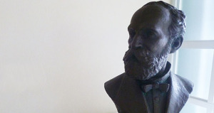 Busto de Eugenio María de Hostos. (Foto/Sumunistrada)
