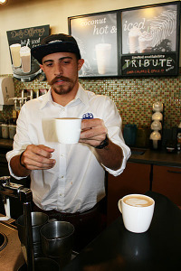 Arnaldo Hernández, campeón de Latte Art de Puerto Rico. (Fotos por Héctor J. Álvarez Colón)