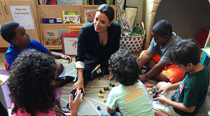 Eva Longoria comparte con los niños del Centro Tau. (Foto/Suministrada)