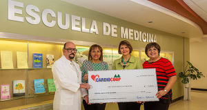 De izquierda a derecha: Dr. Juan Aranda Ramírez, cardiólogo; Dra Norma Devarie Díaz, presidenta Cardiocoop; Dra. Ivonne Z. Jiménez Velázquez, directora del Departamento de Medicina, UPR y Yamile D. López, directora ejecutiva de Cardiocoop. (Foto/Suministrada)
