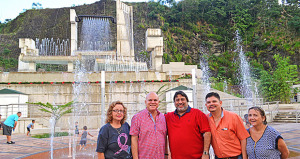 El Alcalde de Trujilo Alto junto a Roberto Rivera,  Javier Aponte y visitantes. (Foto/Suministrada)